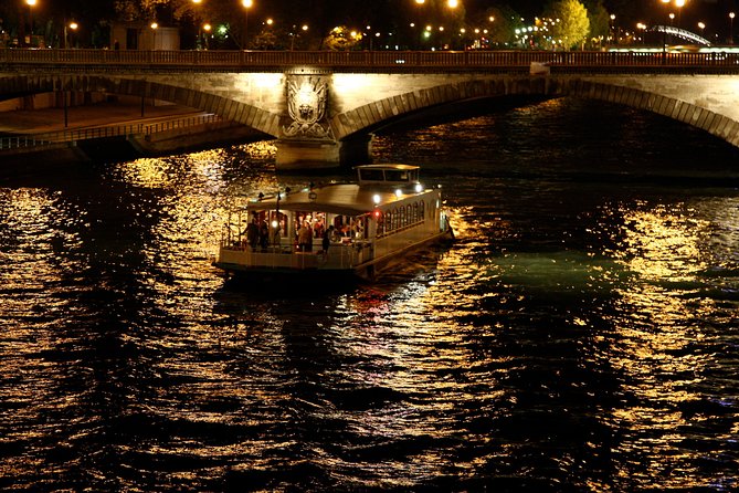 3-Hour Dinner Cruise on Seine River and Saint-Martin Canal