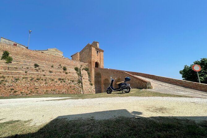 3 Hour Vespa Tour – The Charming Castles of Arcevia