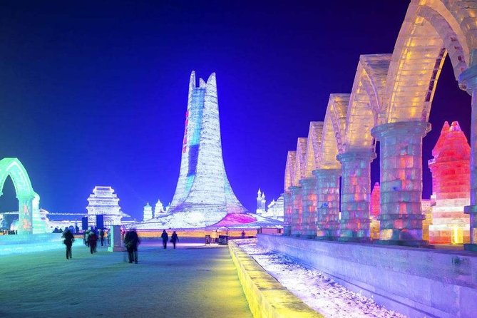 4-Hour Private Night Tour to Harbin Ice and Snow World With Dinner Options