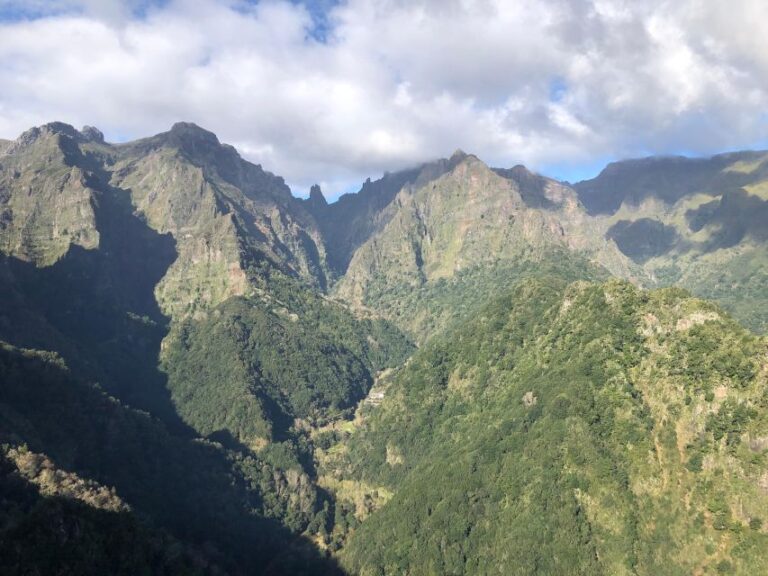 4 Hours Unique Classic Jeep Tour to Pico Do Arieiro, Madeira