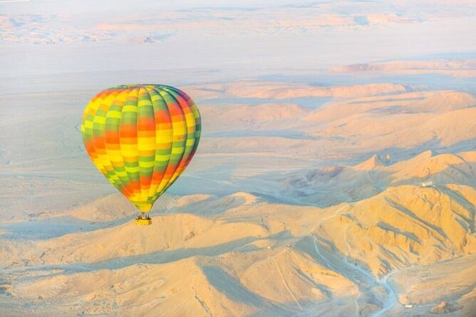 1 45 minute of amazing sunrise hot air balloon over the historical sites in 45-Minute of Amazing Sunrise Hot Air Balloon Over the Historical Sites in Luxor