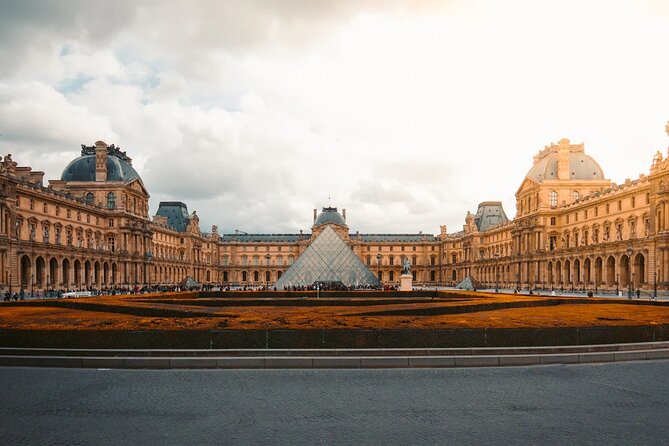 8 Hours Paris City Tour With Louvre, Galeries Lafayette and Lunch Cruise