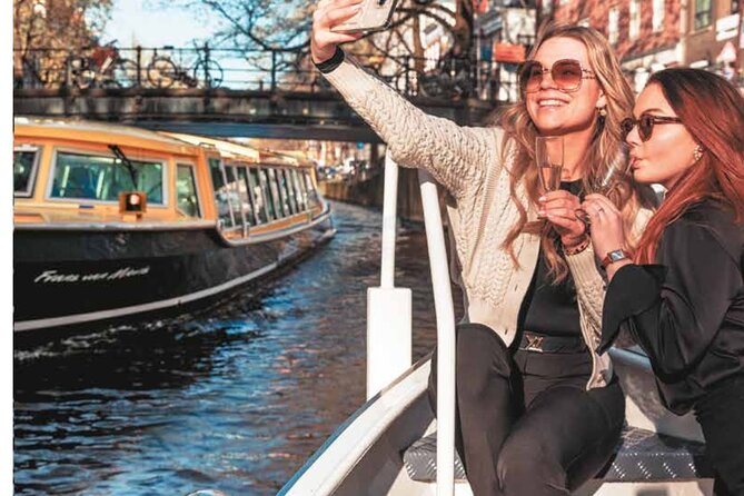 90-Minute Cheese and Wine Cruise Through the Amsterdam Canals