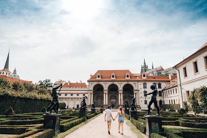 90-Minute Private Vacation Photography Session With Local Photographer in Prague