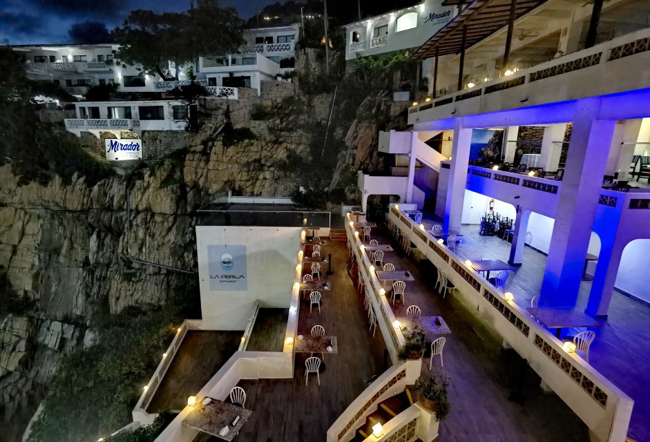 1 acapulco high cliff divers with 2 drinks by night *Acapulco High Cliff Divers With 2 Drinks by Night