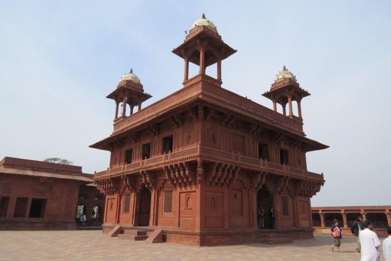 Agra: Fatehpur Sikri Sightseeing Tour by Car – All Inclusive