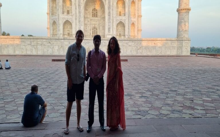 Agra: Taj Mahal Guided Tour