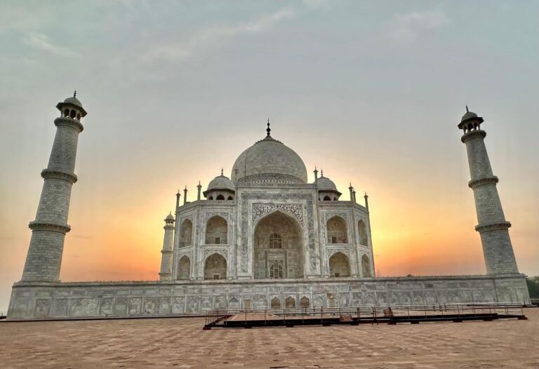 Agra:Agra’s Masterpieces: Guided Tour of Taj Mahal and Agra