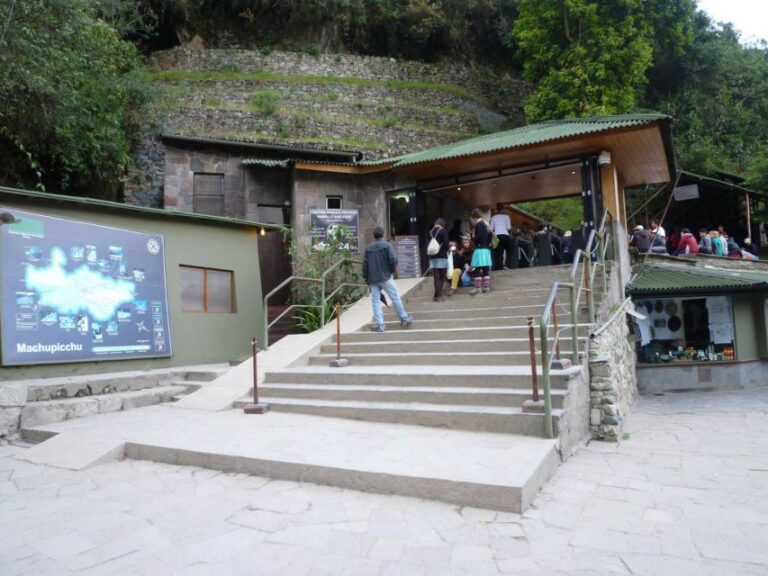 Aguas Calientes: Bus Transfer to Machu Picchu Citadel