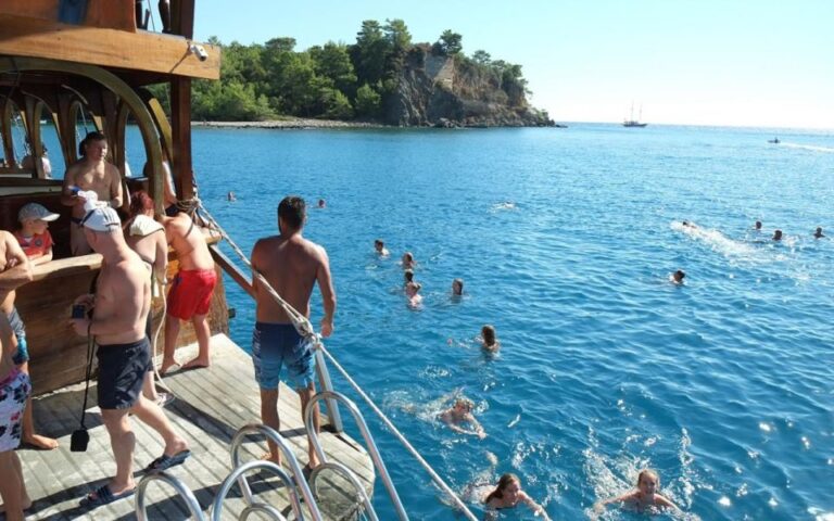 Alanya: Boat Tour With Sunbathing, Swimming & Snorkelling