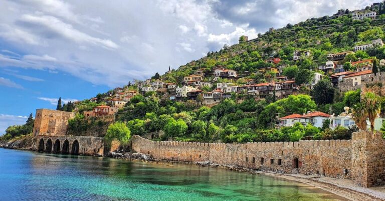 Alanya Express Boat Trip With Lunch & Unlimited Soft Drinks