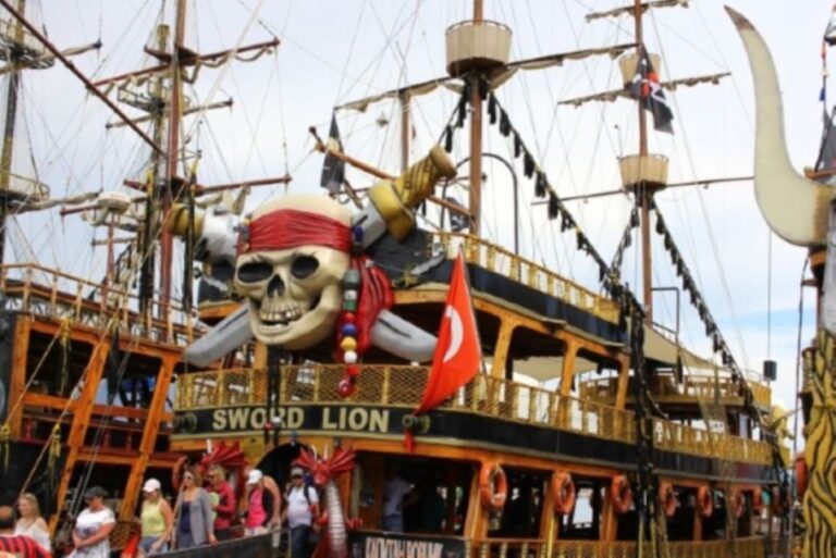 Alanya Pirate Boat: Full-Day With Meals & Swims!
