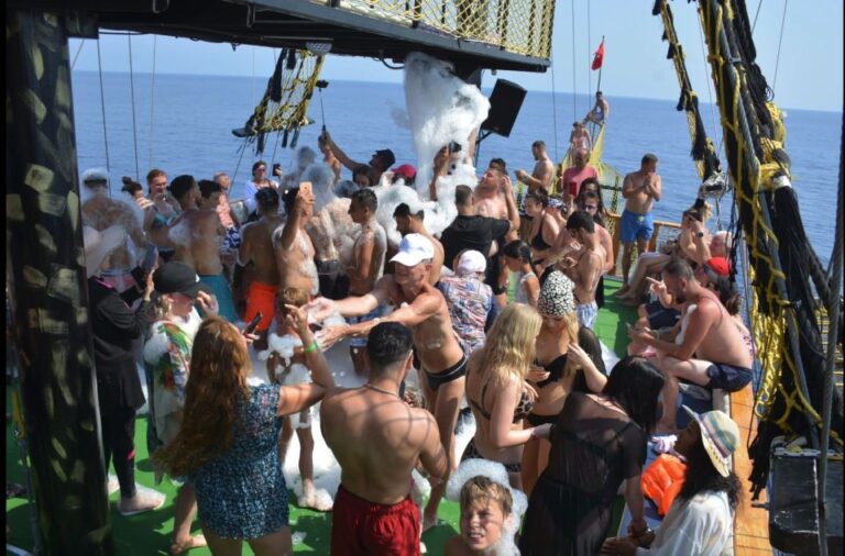 Alanya: Pirate Boat Tour W/ BBQ & Foam Party