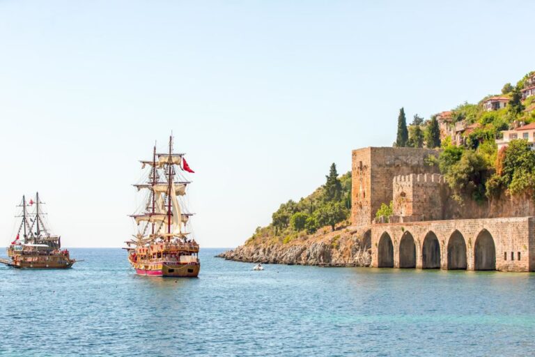 Alanya: Pirate Boat Trip With Lunch and Drinks