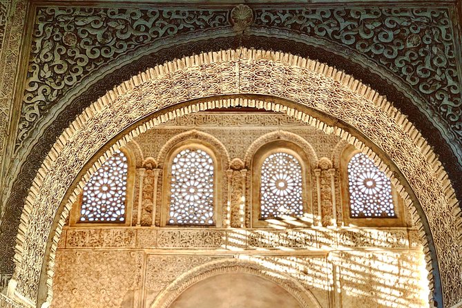 Alhambra Guided Tour With Skip-The-Line Tickets  – Granada