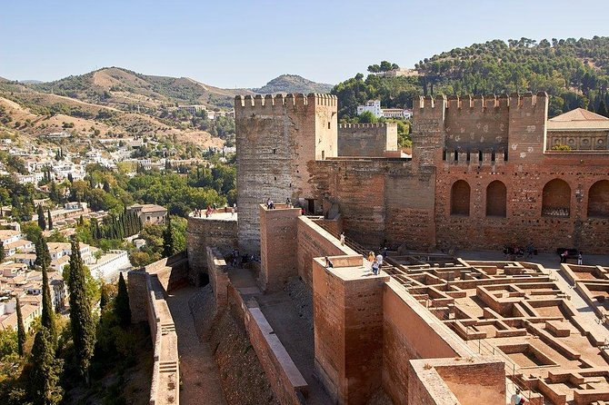 Alhambra & Nasrid Palaces Exclusive Guided Tour (Skip-the-Line)