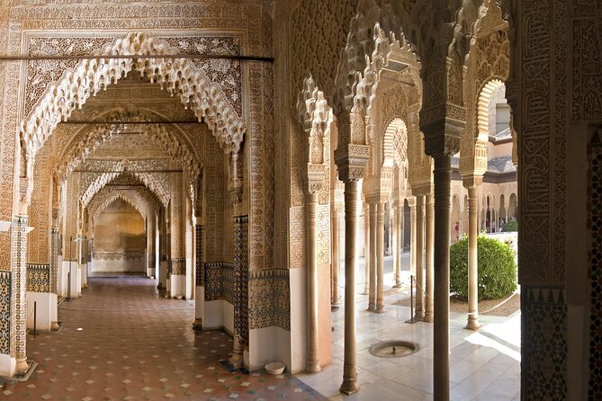 Alhambra Small-Group Skip-the-Line 3-Hour Walking Tour  – Granada