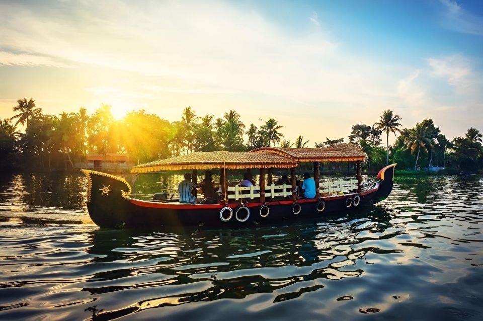 1 alleppey shikara boat ride 2 Alleppey Shikara Boat Ride