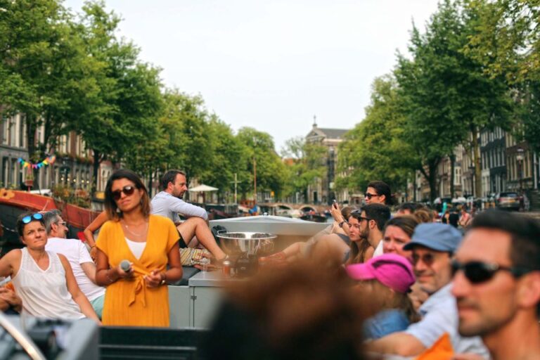 Amsterdam: Apéro Boat Cruise With a French Guide & Aperitif
