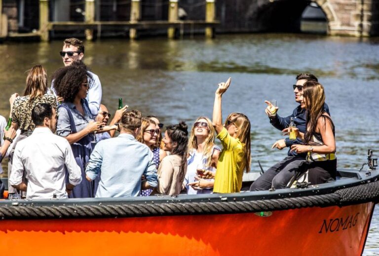 Amsterdam: Canal Belt Private Beer Boat Tour