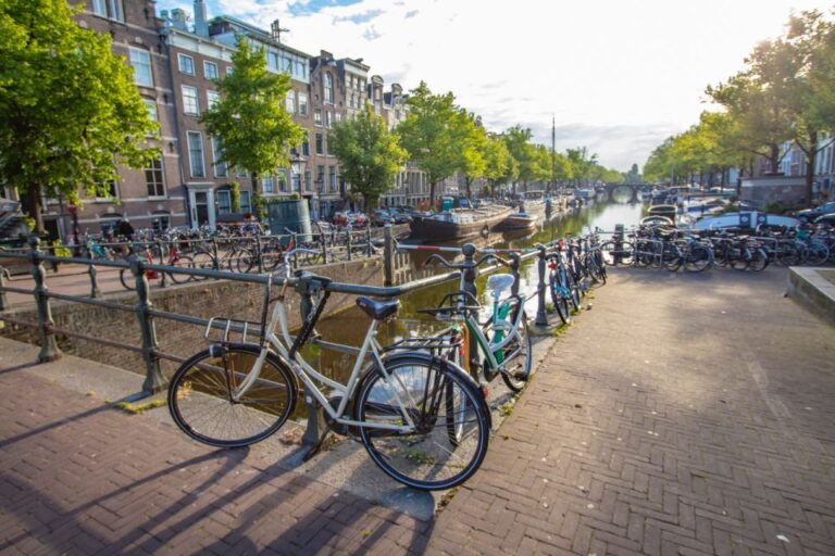 Amsterdam: Capture the Most Photogenic Spots With a Local