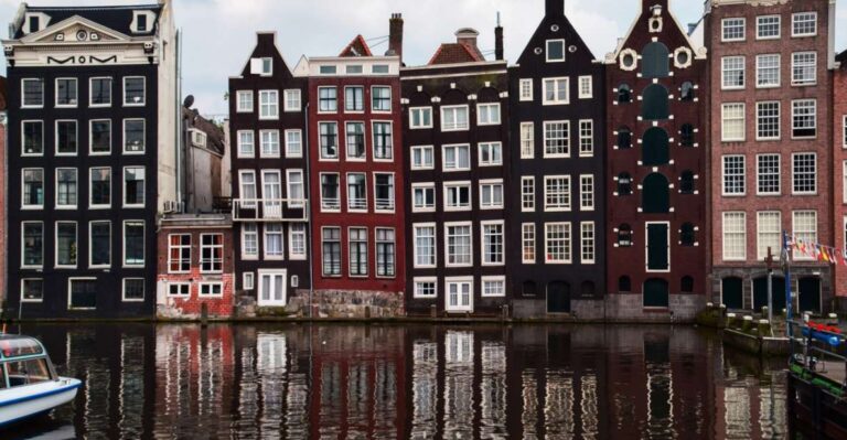 Amsterdam: City Exploration Game and Walking Tour