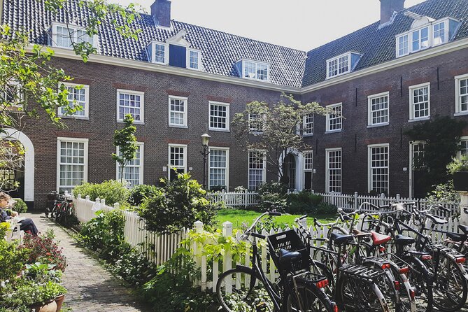 Amsterdam Must-See Bike Tour With a Local Expert Guide