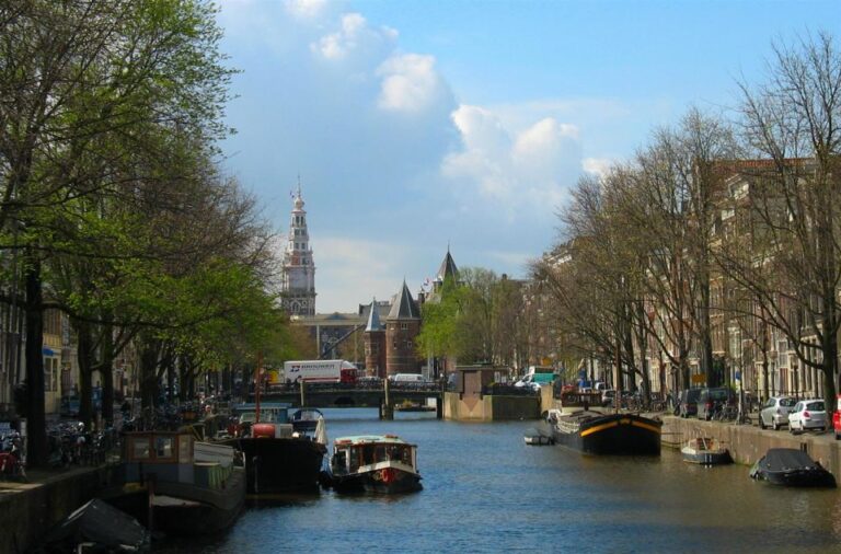 Amsterdam: Old Town Self-Guided Audio Walking Tour