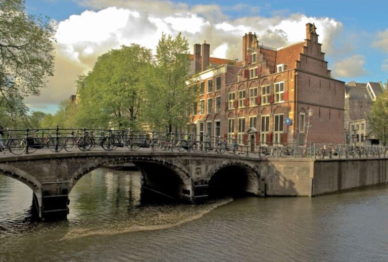 Amsterdam Old Town: Self-Guided City Walk