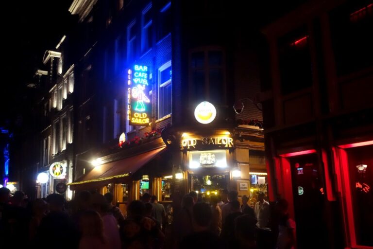 Amsterdam: Red Light District and Coffeshop Walking Tour