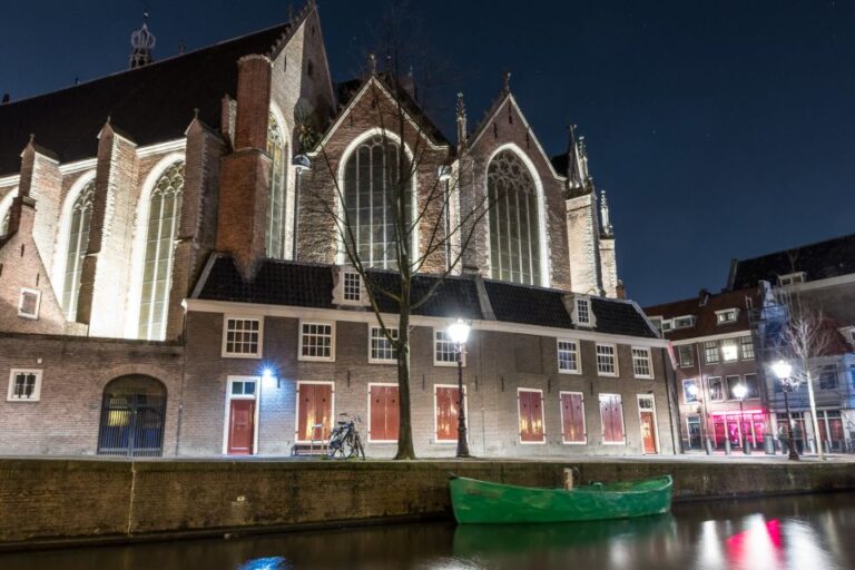 Amsterdam: Red Light District Private Guided Walking Tour