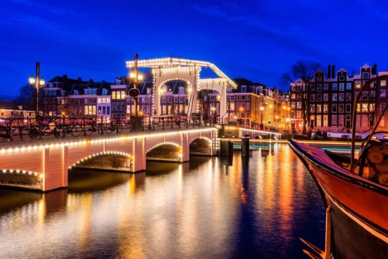 Amsterdam: Self-Guided Canals Photography Tour