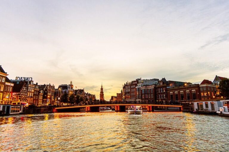 Amsterdam: the Bulldog Boat Smoke Friendly Cruise & 2 Drinks