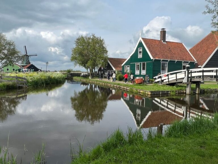 Amsterdam: Zaanse Schans & Giethoorn Guided Combo Tour