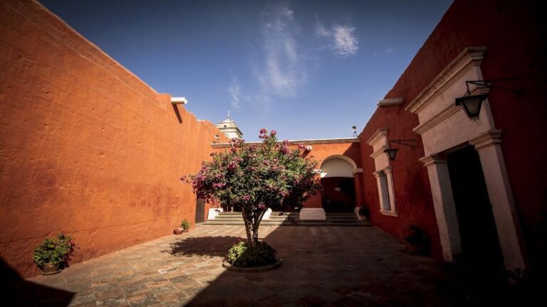 Arequipa: Walking Tour and Santa Catalina Monastery