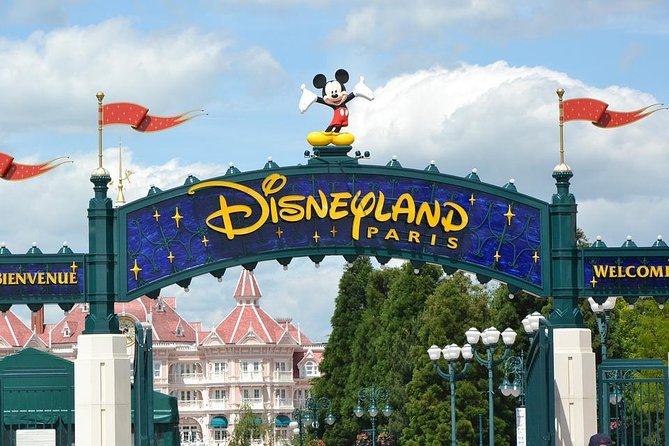 Arrival Private Transfer: CDG or ORY Airport to Disneyland París by Luxury Van