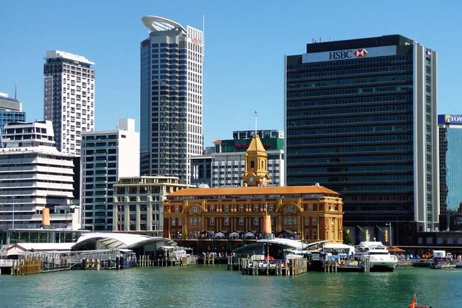 Auckland Airport Transfers: Auckland Airport AKL to Auckland in Business Car