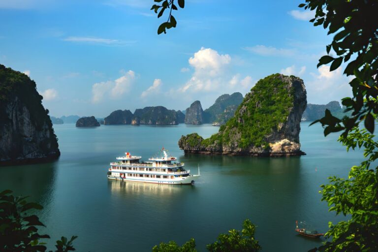 Bai Tu Long Bay 2D1N on Luxury Cruise