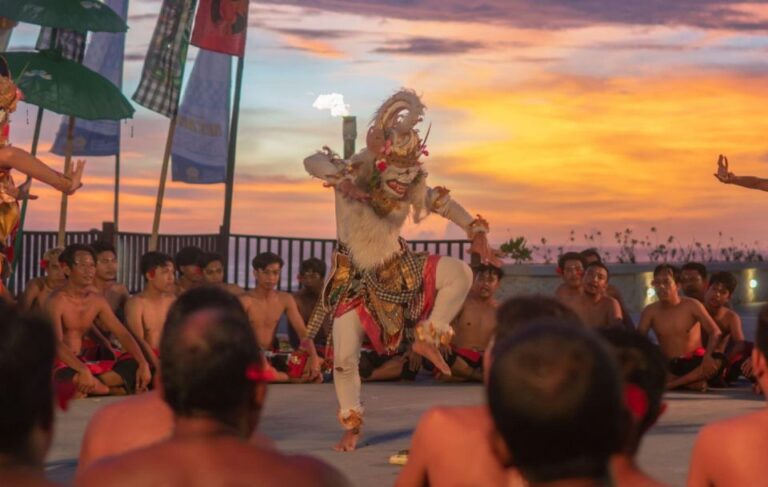 Bali: Melasti Beach Sunset & Kecak Dance Show Tour
