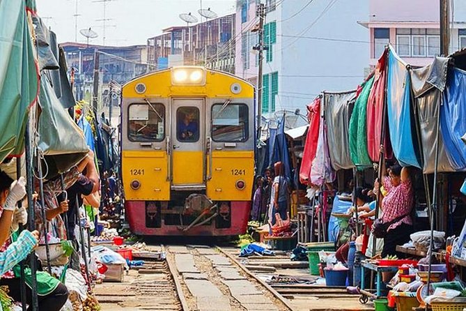 Bangkok – Damnoen Saduak and Train Market Private Tour