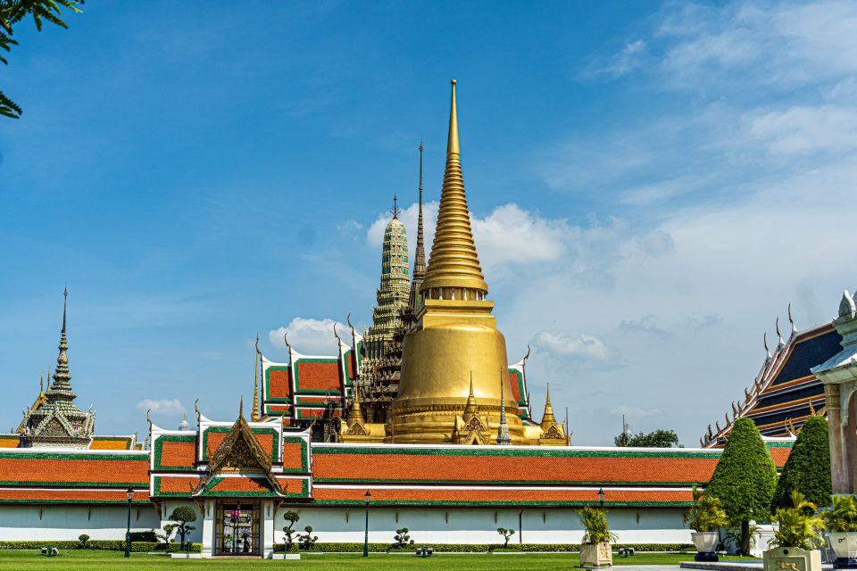 Bangkok: Half-Day Temple and Grand Palace Group Tour