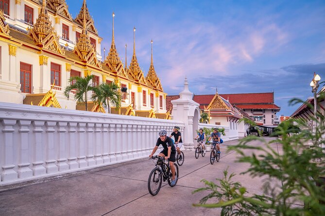 Bangkok Night Bike Tour With Wat Arun, Pak Khlong Talat