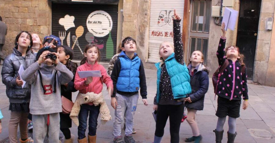 1 barcelona barrio gotico dragon tour for families Barcelona: Barrio Gótico Dragon Tour for Families