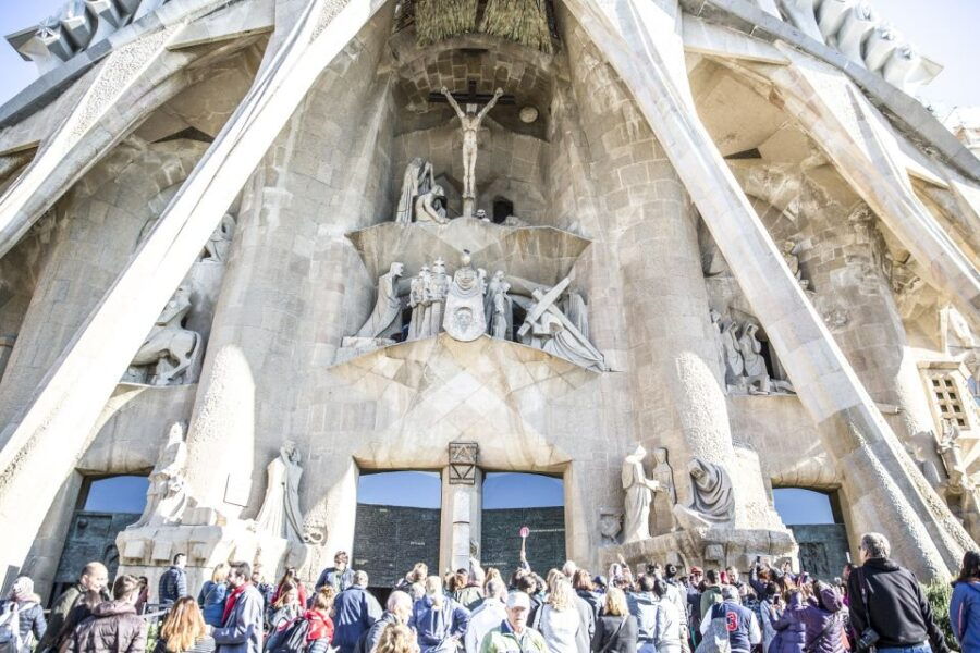 1 barcelona fast track sagrada familia and towers guided tour Barcelona: Fast-Track Sagrada Familia and Towers Guided Tour