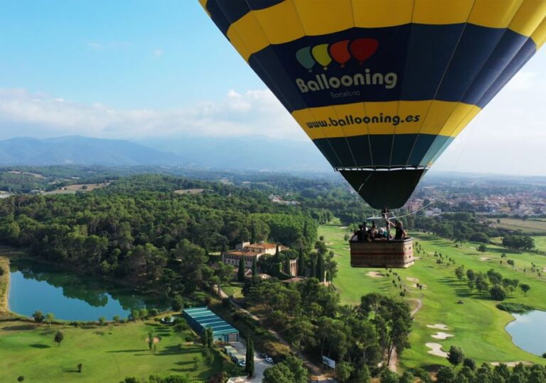 Barcelona: Hot Air Balloon Flight With Snacks & Drinks