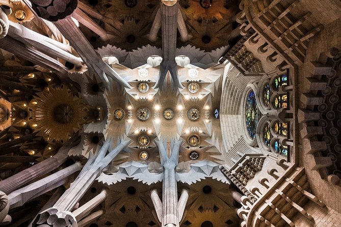 Barcelona. Online Tour to Sagrada Familia With Expert Local Guide