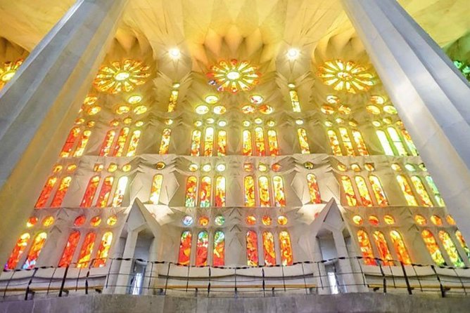 Barcelona : Sagrada Familia Fast-Track Guided Tour