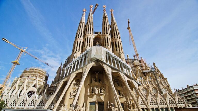 Barcelona & Sagrada Familia Half-Day Tour With Hotel Pickup
