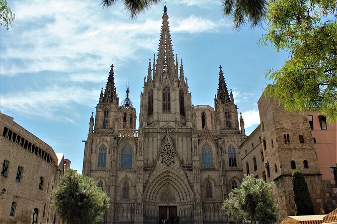 Barcelona Walking Tour Gothic Quarter and Ramblasboat Trip