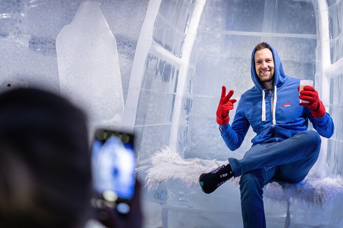 Berlin Combo: Hop-On-Hop-Off Bus and Icebar Ticket